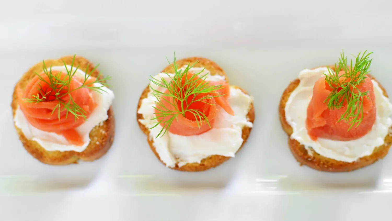 Lox appetizer served with bagel chips