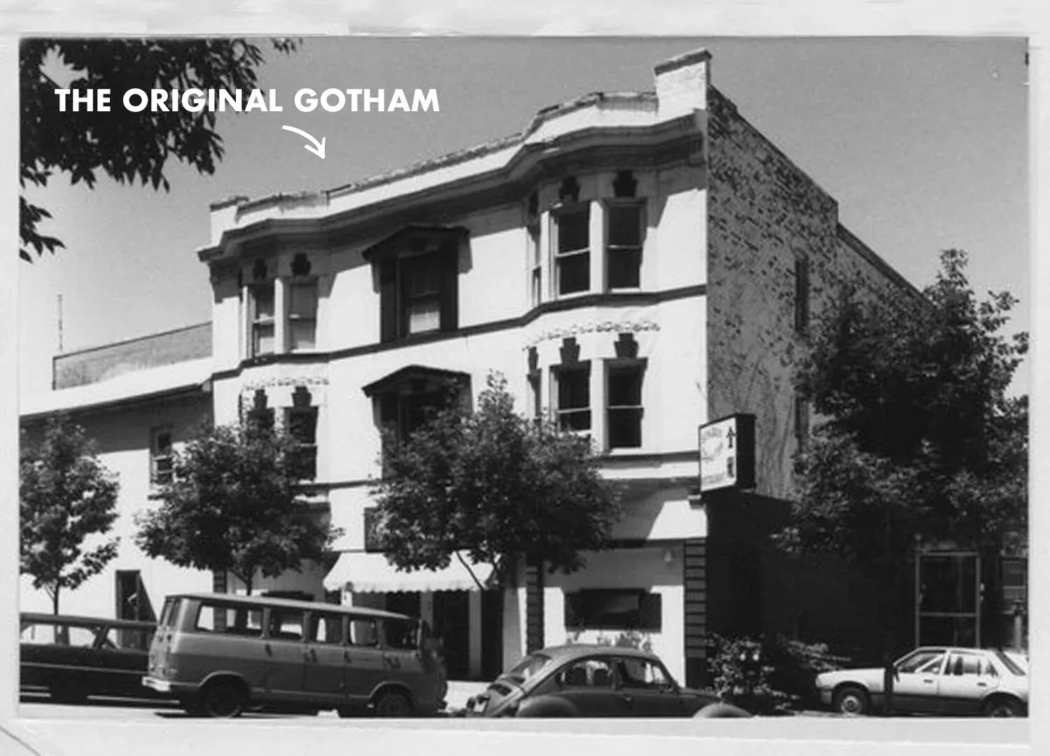 The Golden Dragon restaurant building in 1974, before it became Gotham Bagels