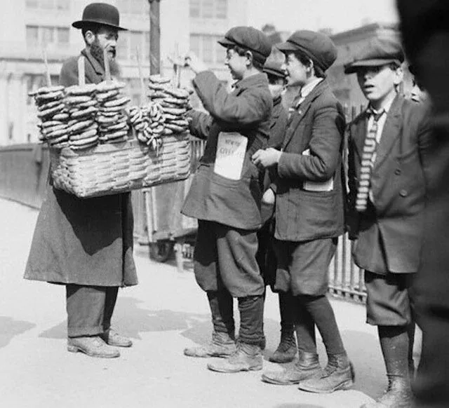 Street vendor selling traditional obwarzanki bagels